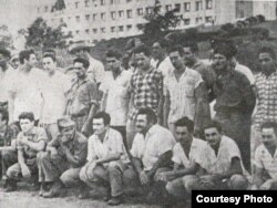 Jóvenes cubanos presos en Topes de Collantes / Escambray antes de llevarlos al presidio Modelo